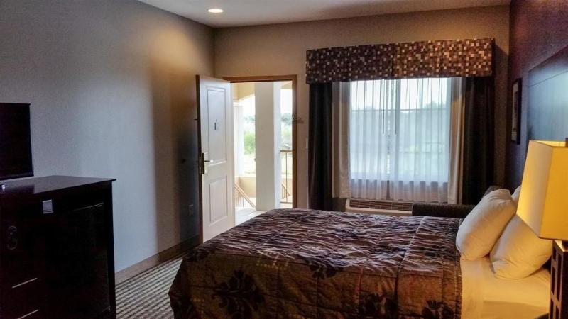 Belmont Inn And Suites Beeville Экстерьер фото